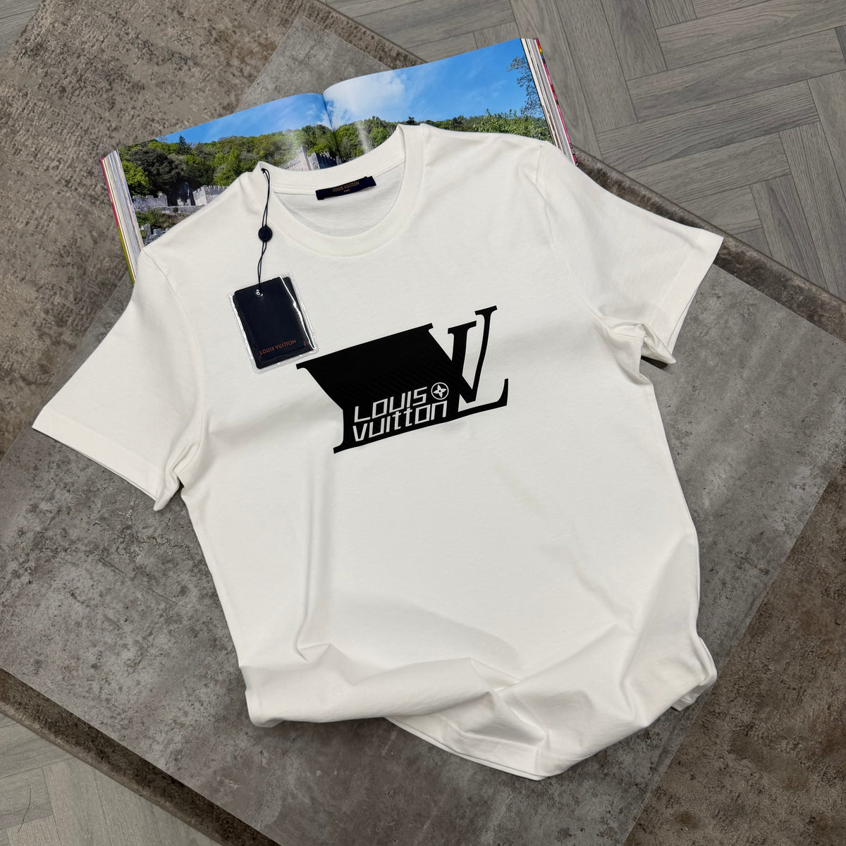 LVE SIGNATURE T SHIRT - OFF WHITE
