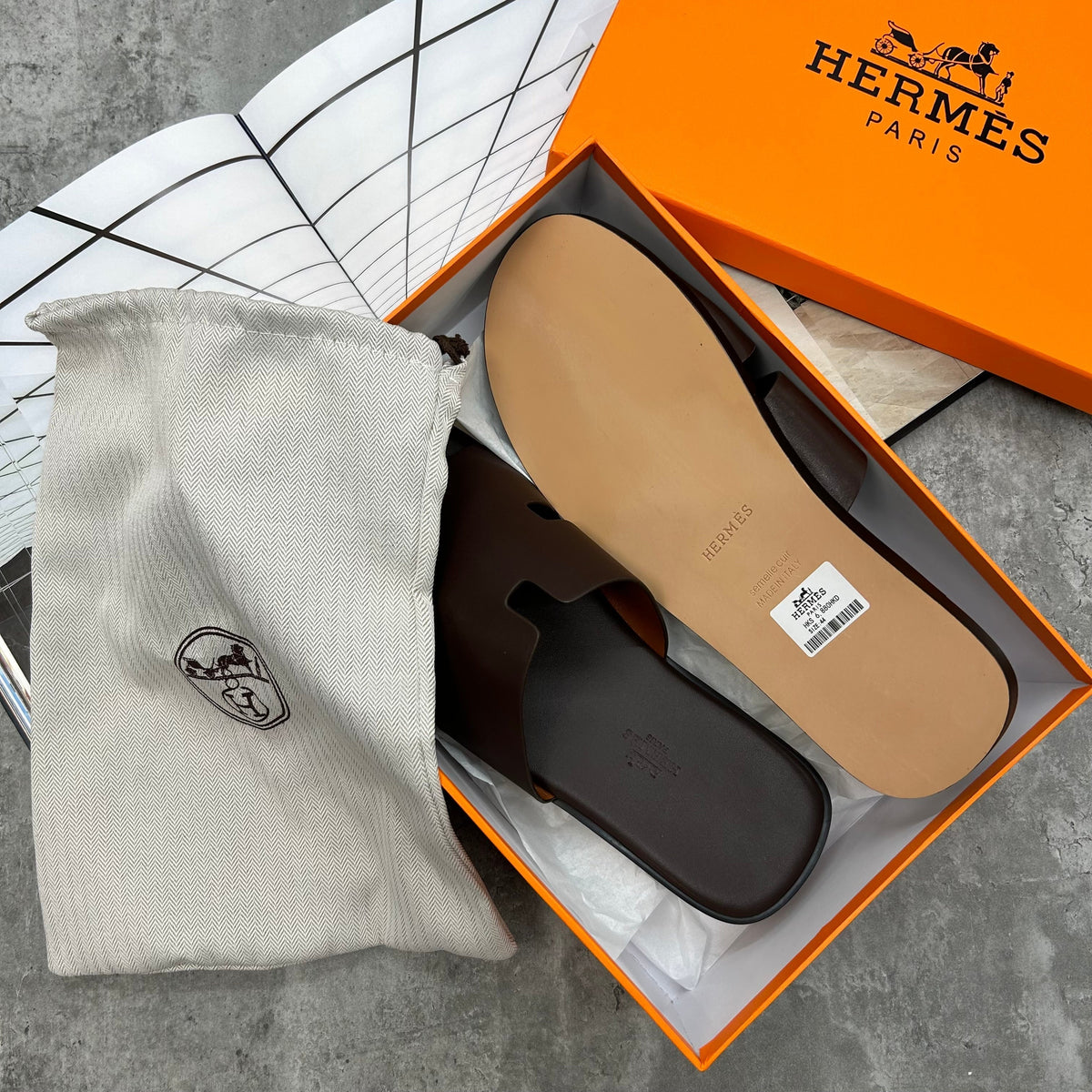 (PRE-ORDER) HMES - SLIDES - BROWN