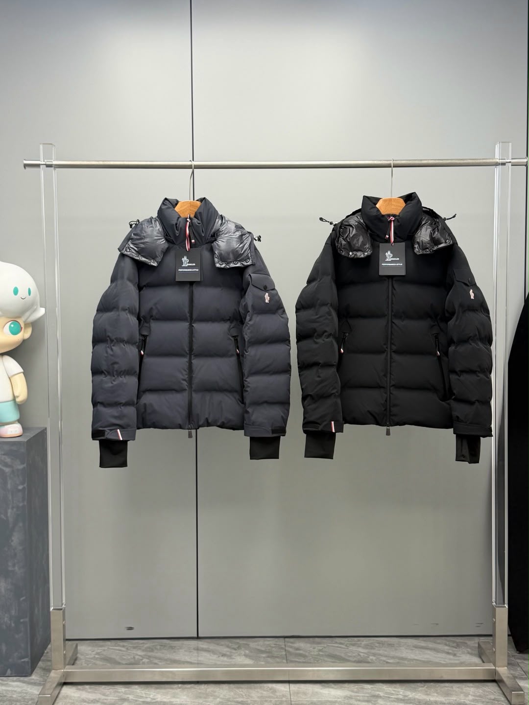 MNCLR PUFF SIDE LOGO BLACK - (PRE ORDER)