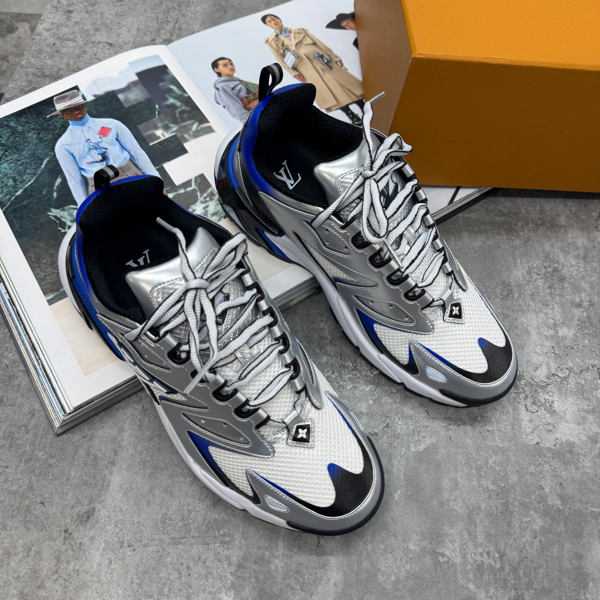 (PRE-ORDER) LVE - TACTIC TRAINERS - SILVER/NAVY