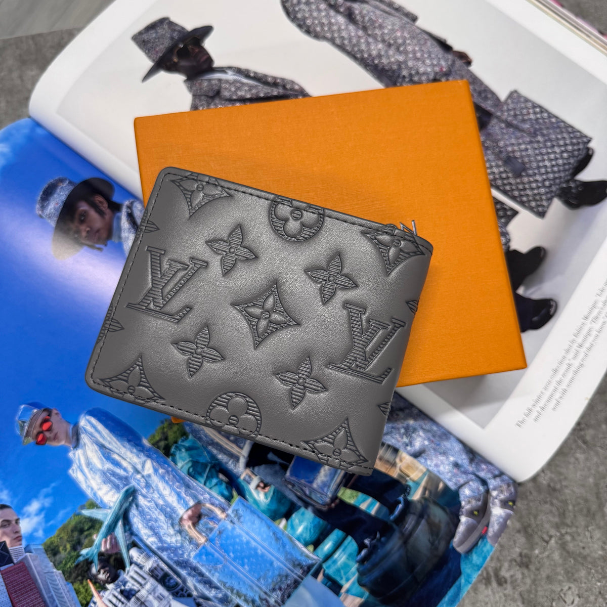 (PRE ORDER) LVE MONOGRAM WALLET - GREY