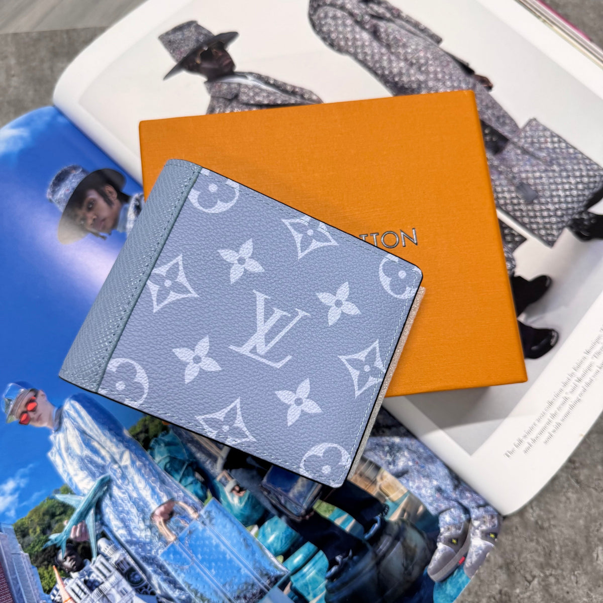 (PRE ORDER) LVE MONOGRAM WALLET - SKY BLUE