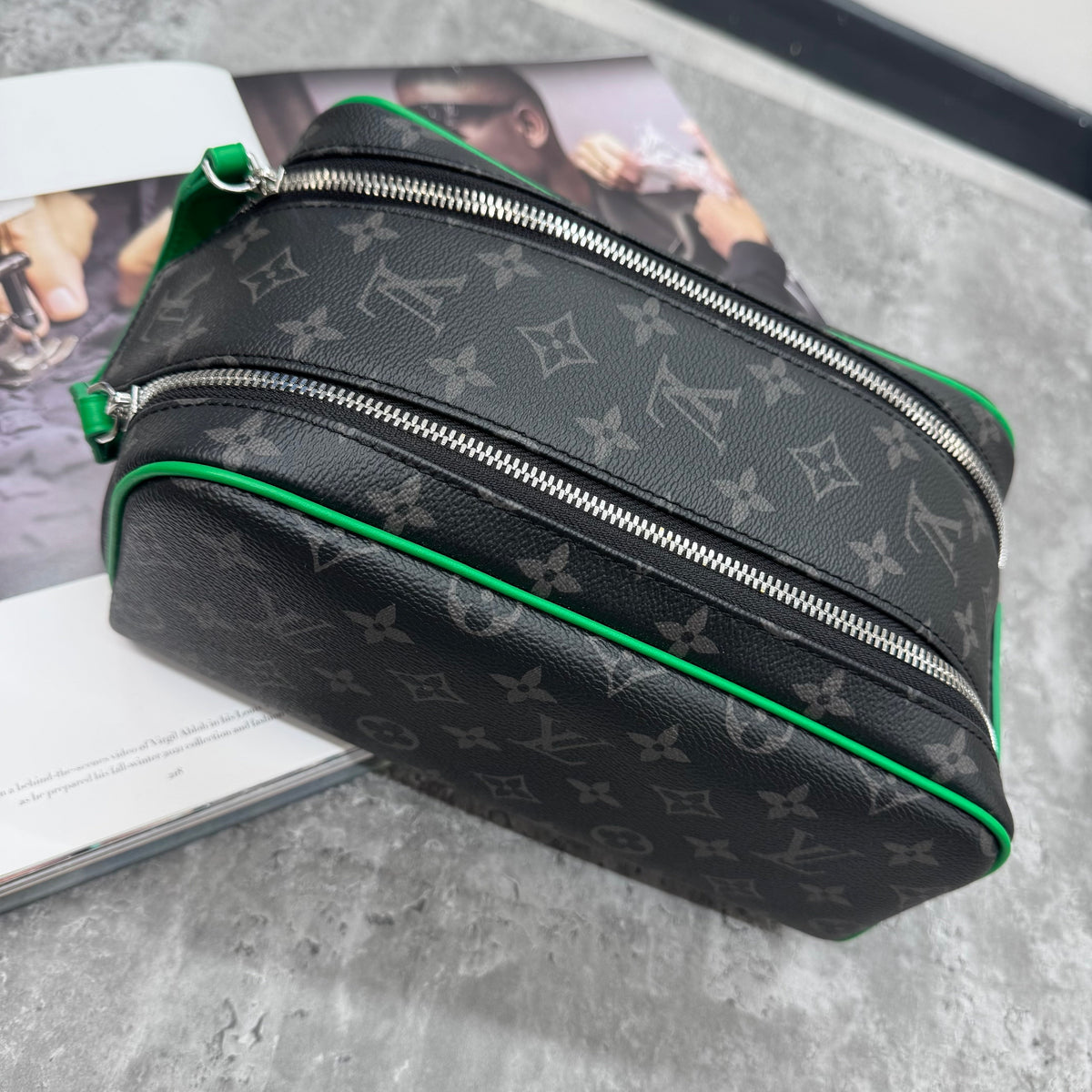 (PRE ORDER) LVE - WASH BAG - GREEN