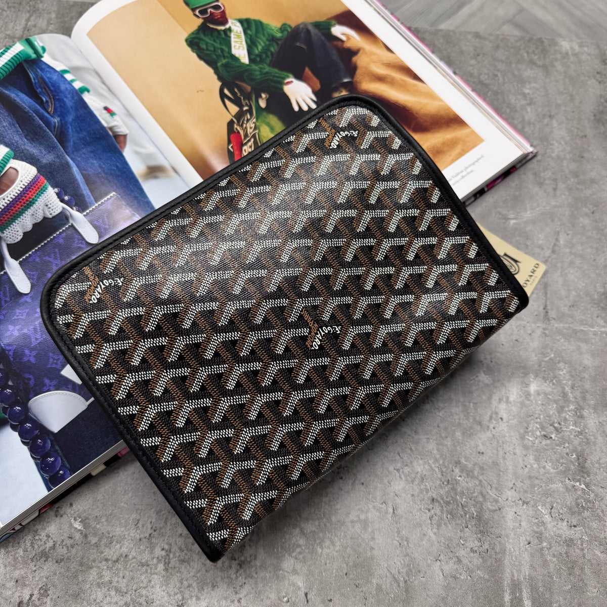 (PRE ORDER) GYRD POUCH BAG - BLACK
