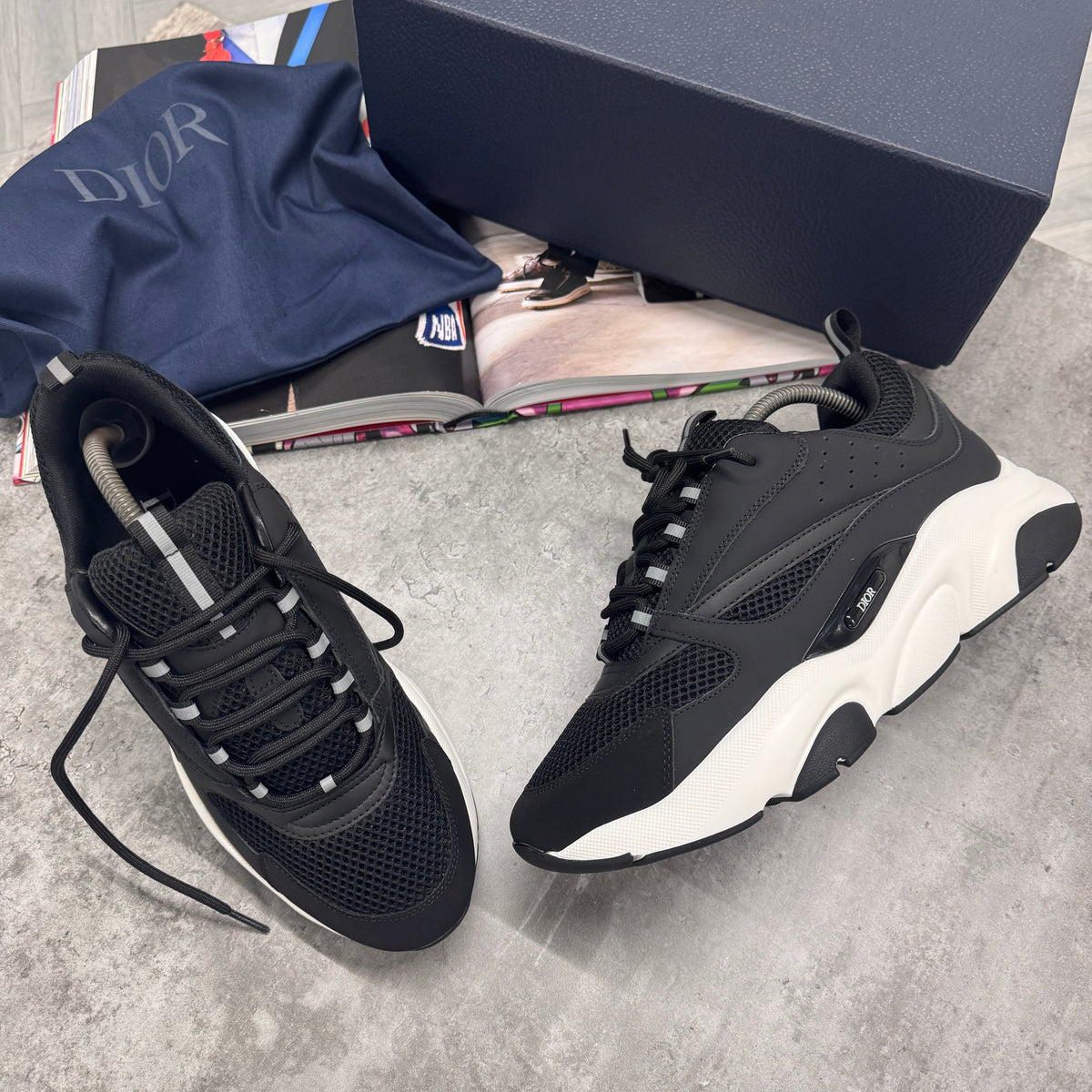 B22 TRAINER - BLACK / WHITE