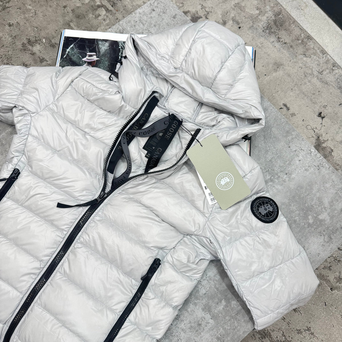CG - BLACK BADGE COAT - LIGHT GREY