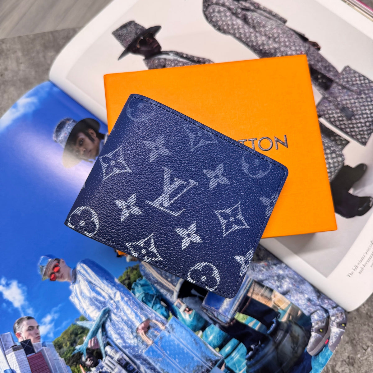 (PRE ORDER) LVE MONOGRAM WALLET - BLUE FADE