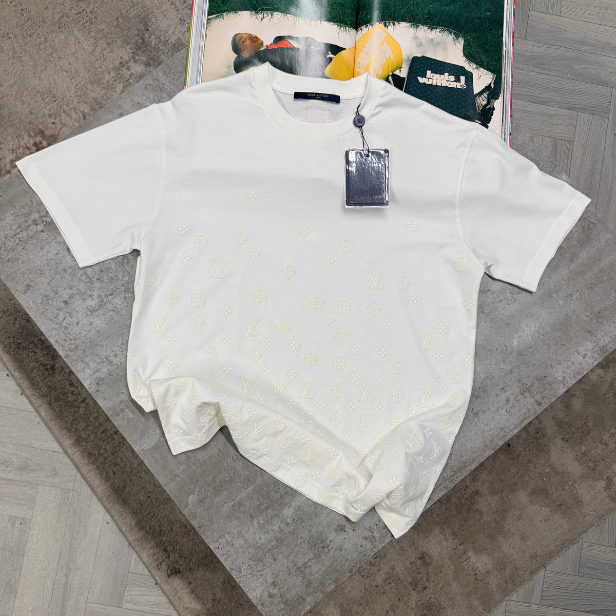 LVE GRADIENT T SHIRT - WHITE