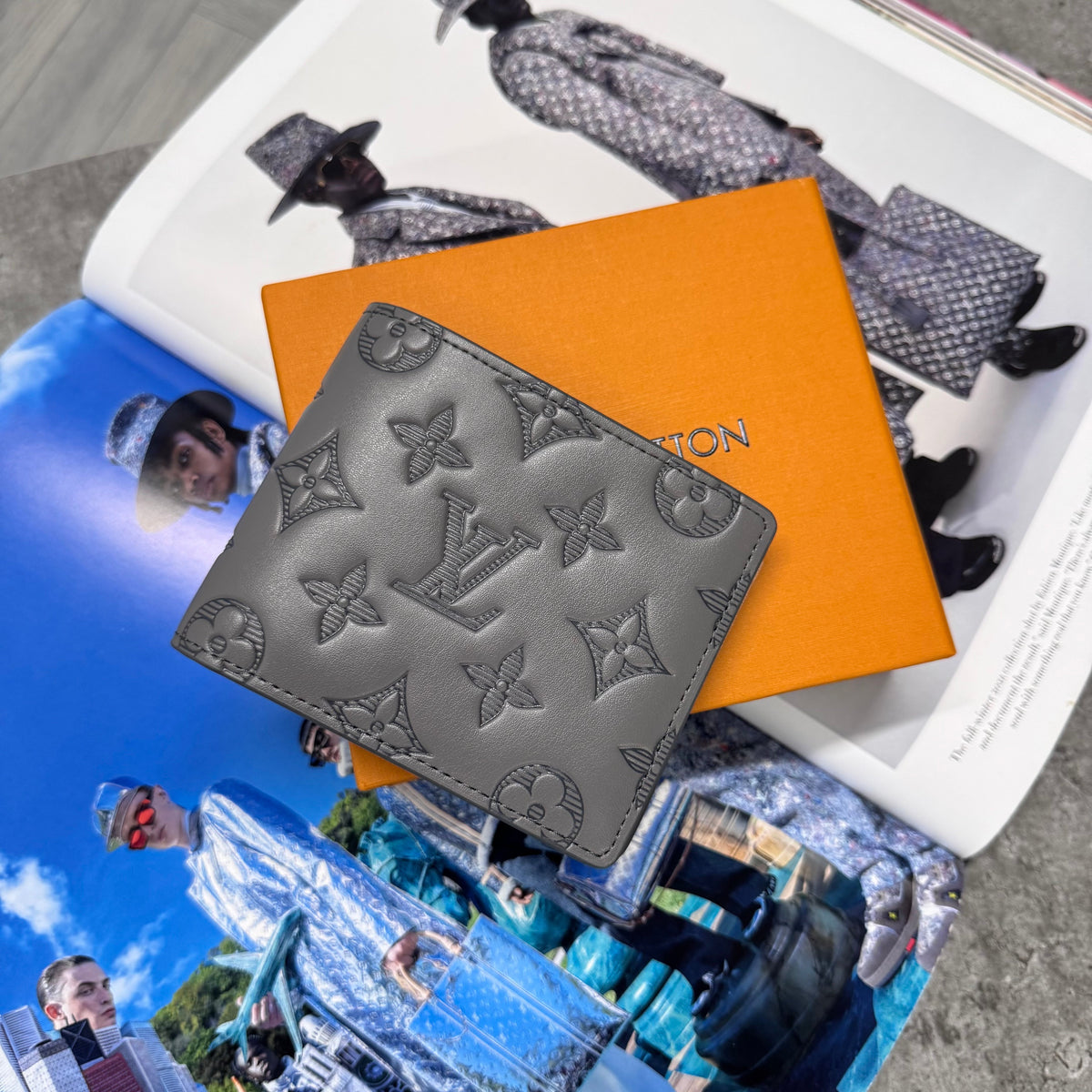 (PRE ORDER) LVE MONOGRAM WALLET - GREY