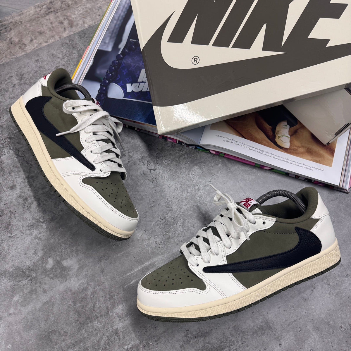 NI X TS - JORDAN 1 - MID OLIVE