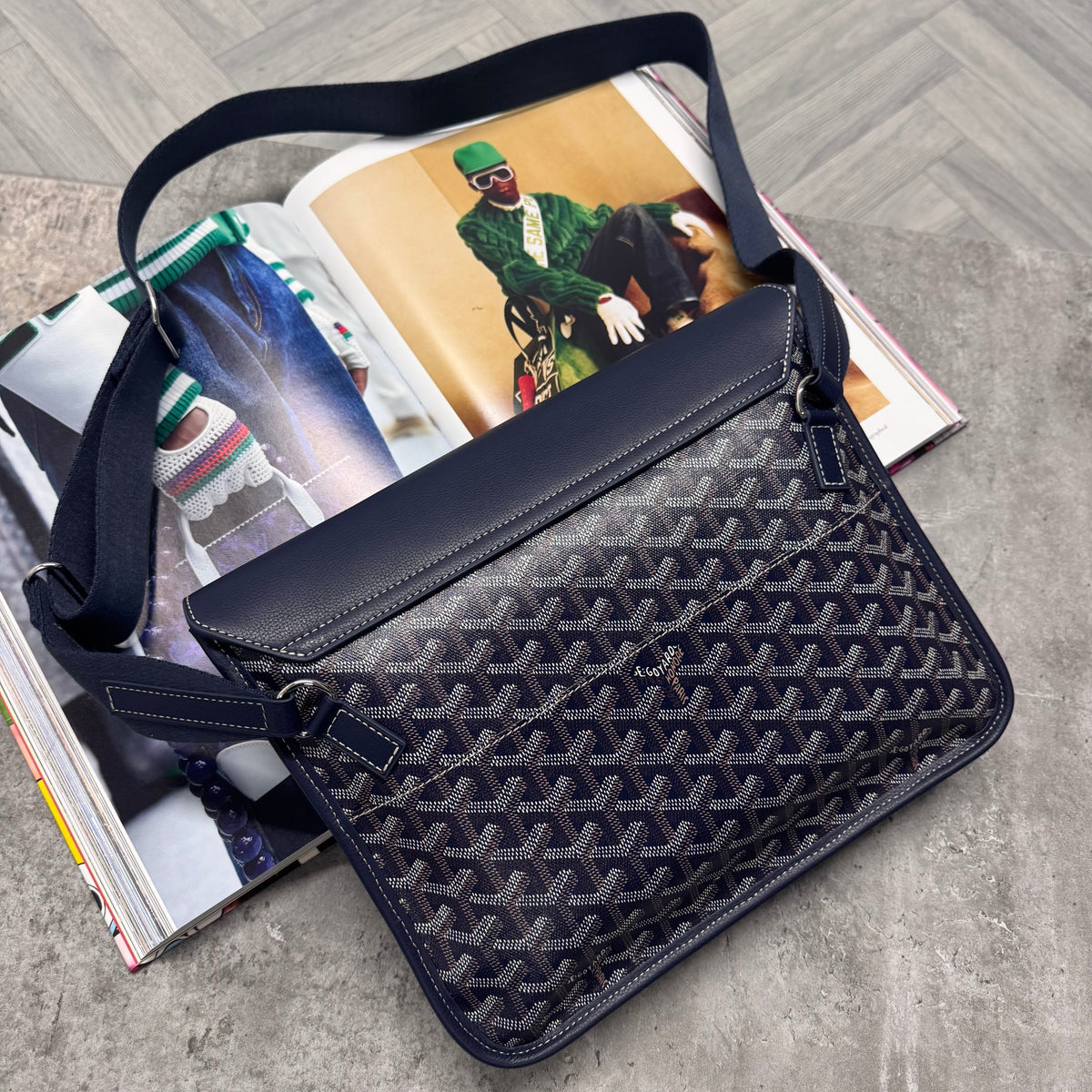 (PRE ORDER) GYRD MAN BAG - NAVY