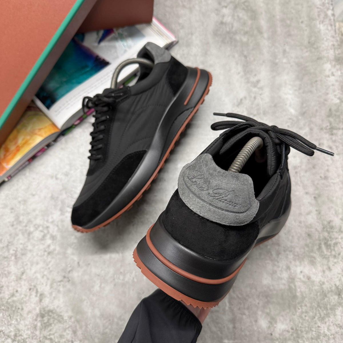 LORO SUEDE RUNNER TRAINER - BLACK