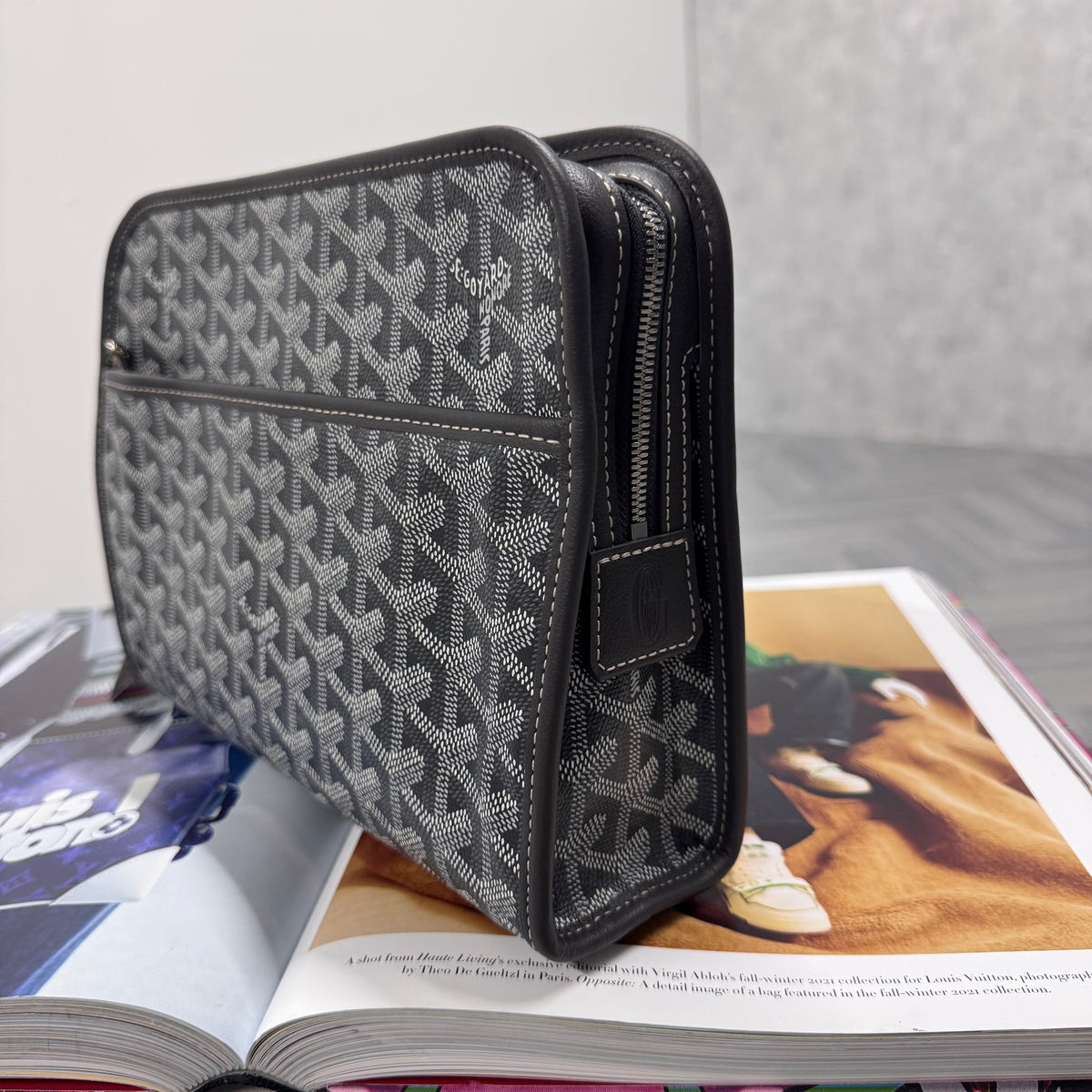 (PRE ORDER) GYRD POUCH BAG - GREY