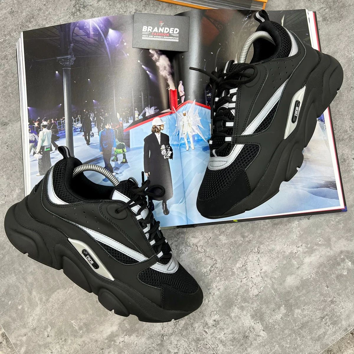 (PRE-ORDER) B22 - TRAINER - BLACK