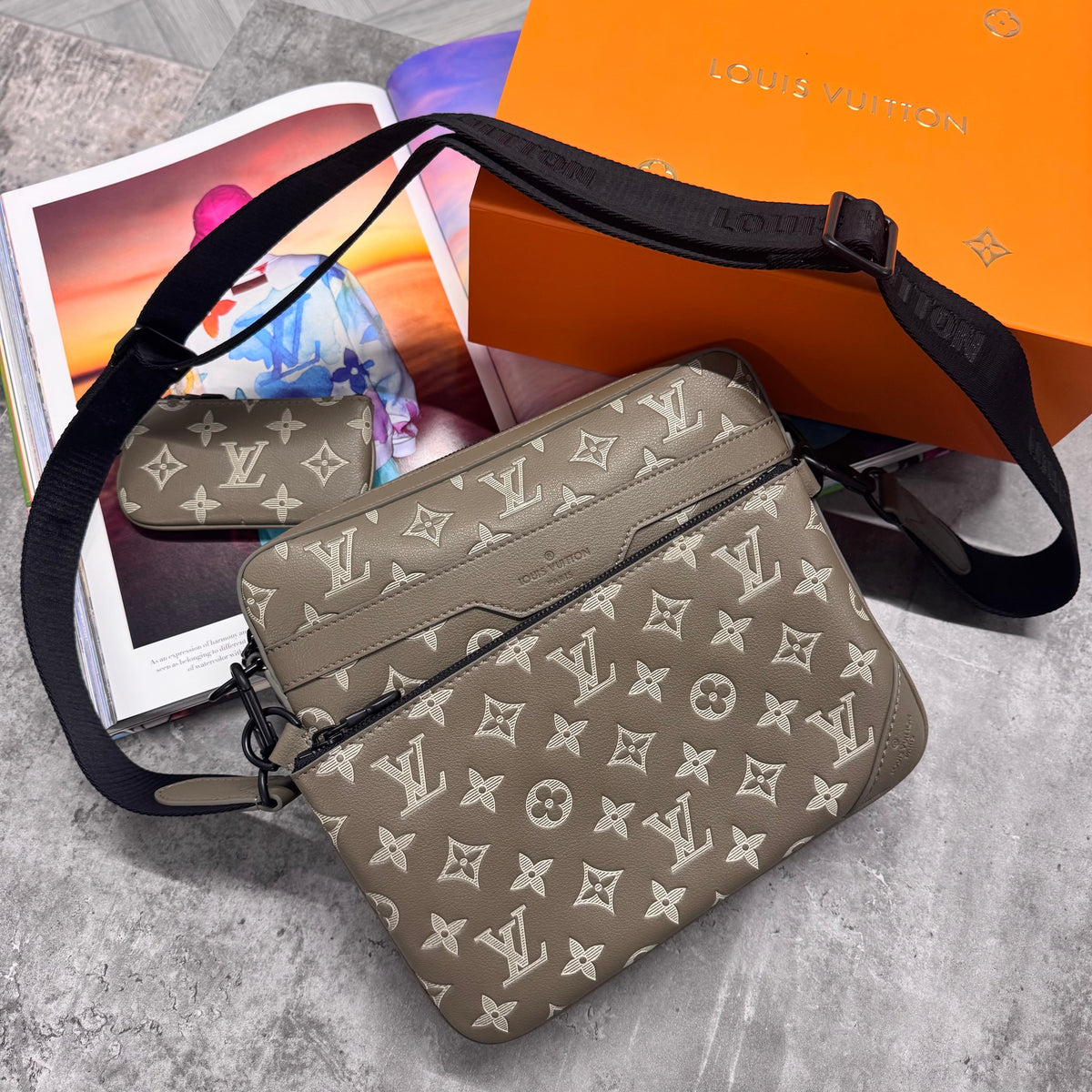 (PRE ORDER) LVE TRIO BAG - KHAKI