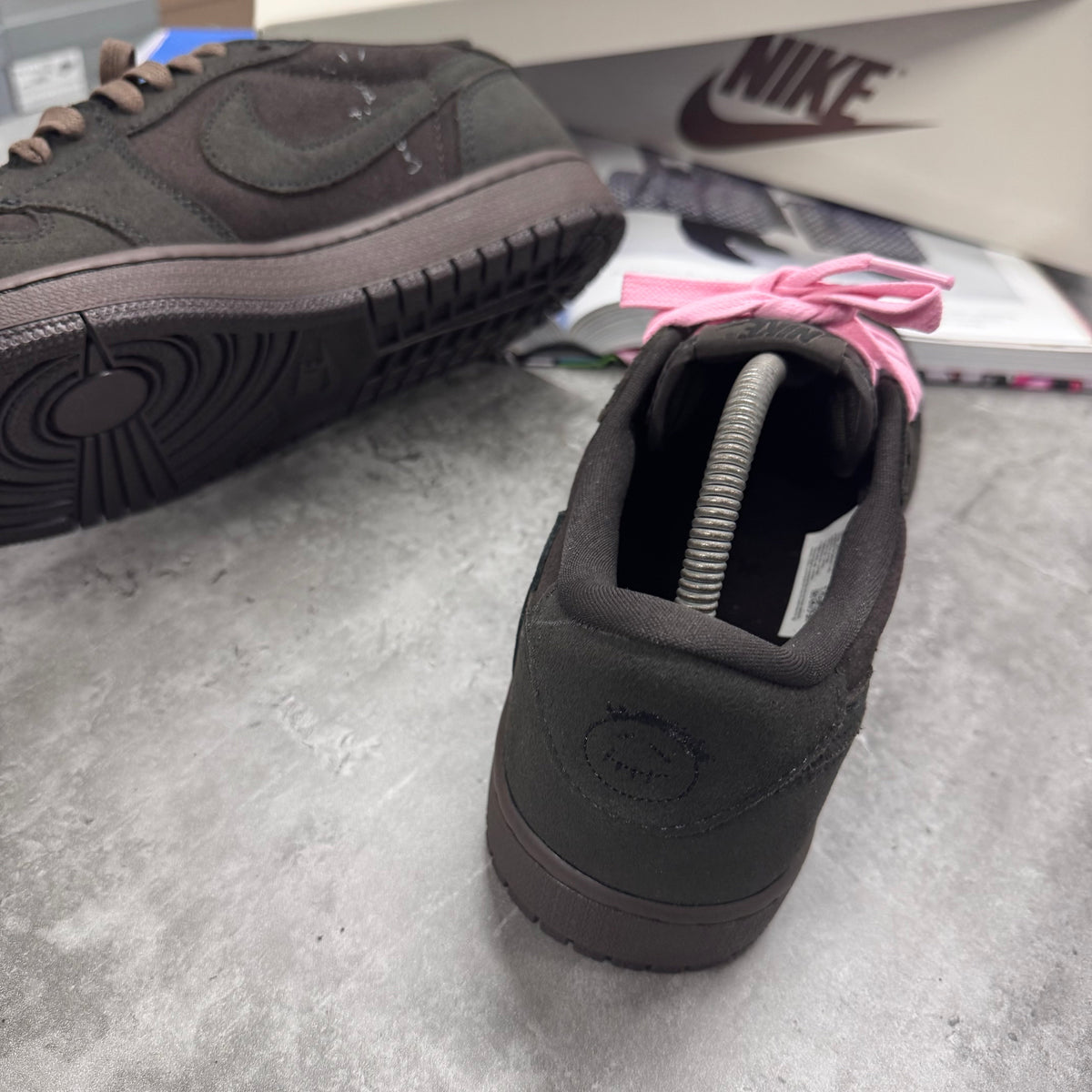 NI X TS JORDAN 1 - VELVET BROWN