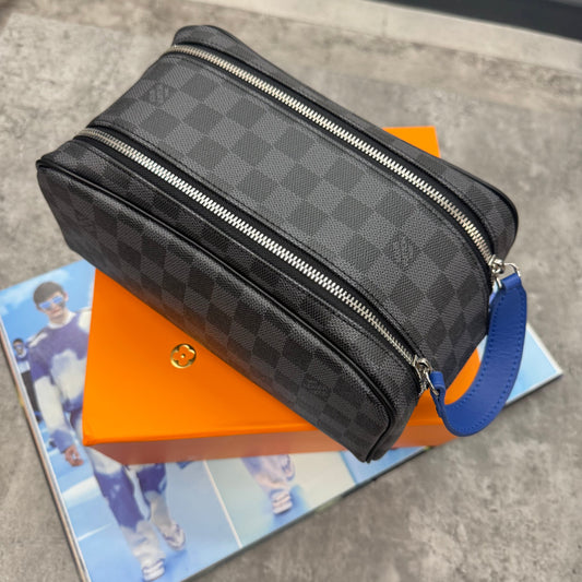(PRE ORDER) LVE - WASH BAG