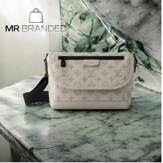 (PRE-ORDER) LVE - PULSE MESSENGER BAG - CREAM