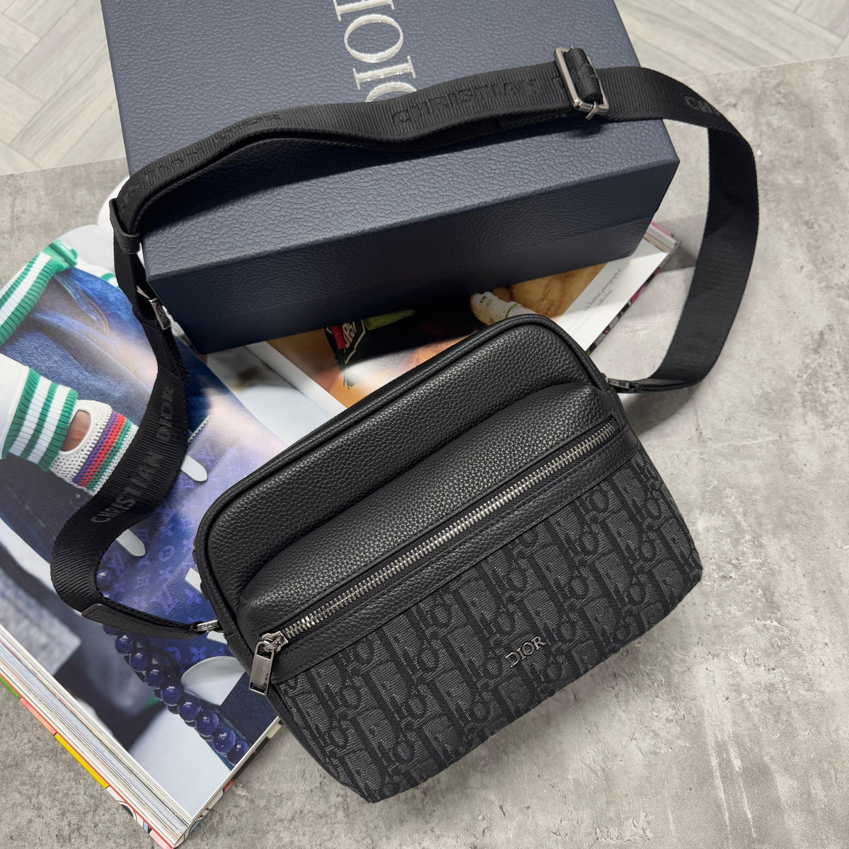 CD MESSENGER BAG - BLACK