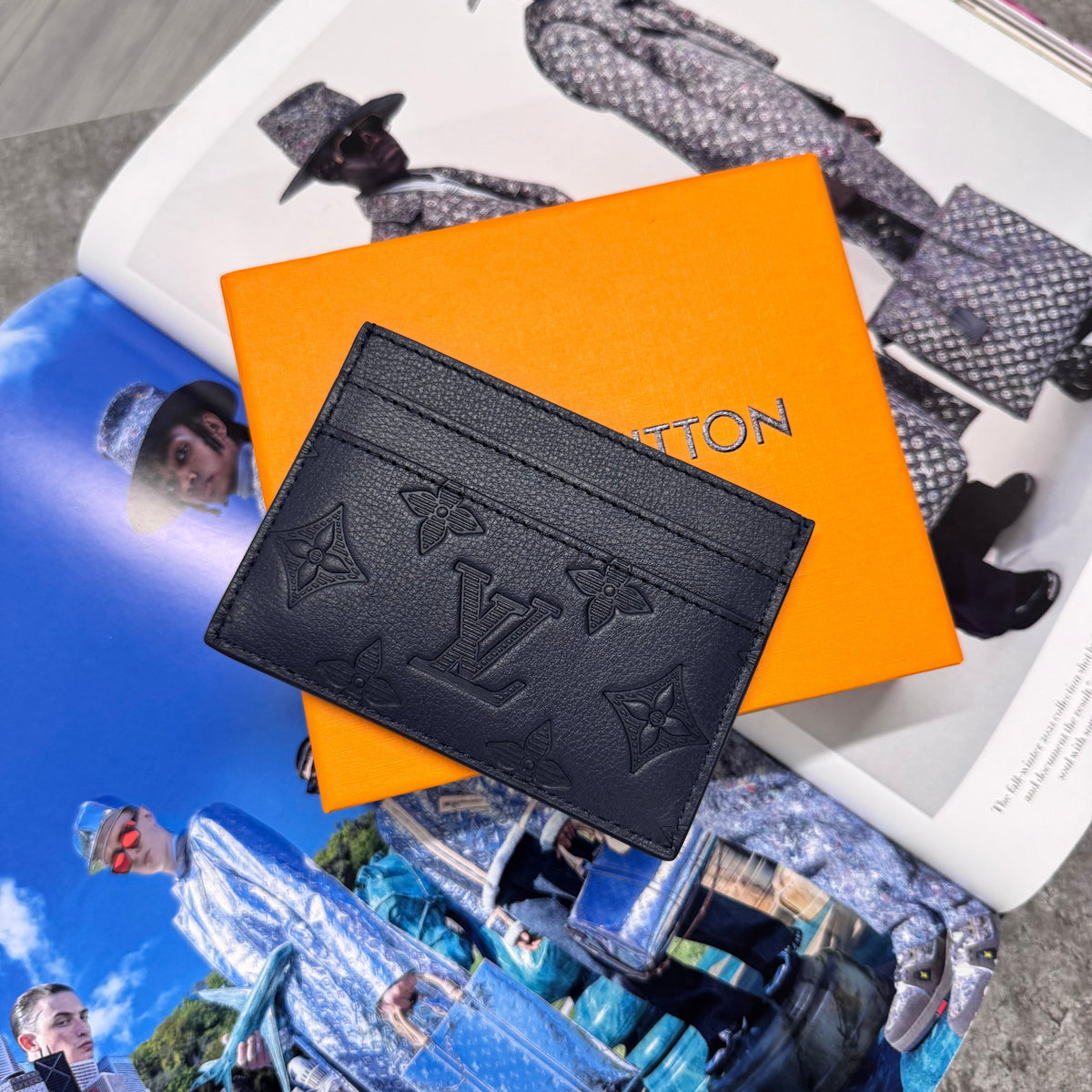 (PRE ORDER) LVE MONOGRAM CARDHOLDER - NAVY