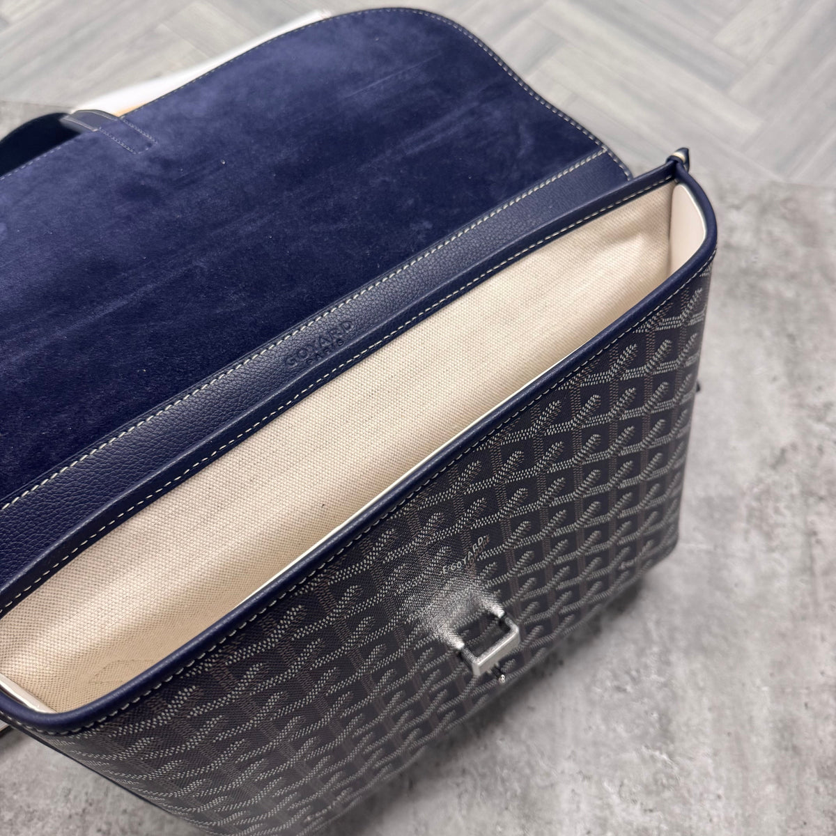 (PRE ORDER) GYRD MAN BAG - NAVY