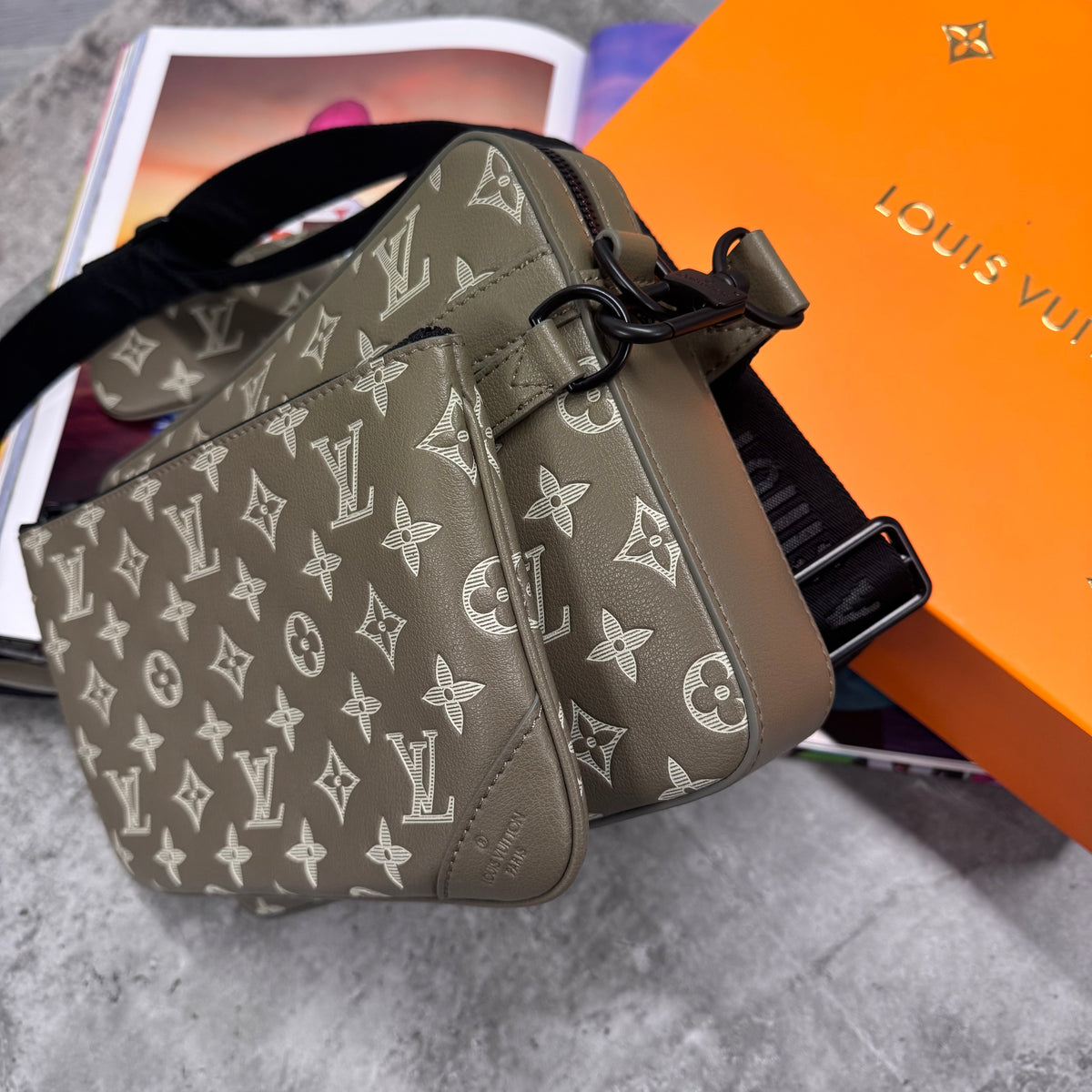 (PRE ORDER) LVE TRIO BAG - KHAKI