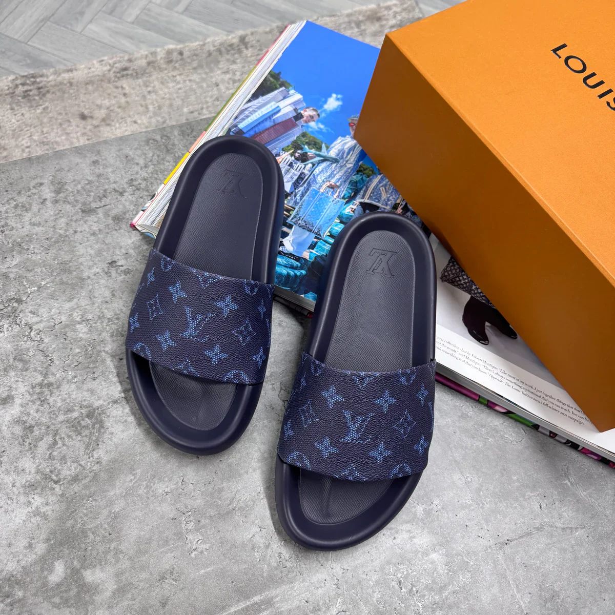 (PRE-ORDER) LVE - SLIDES - BLUE INK
