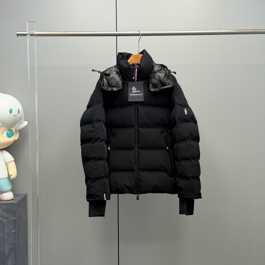 MNCLR PUFF SIDE LOGO BLACK - (PRE ORDER)