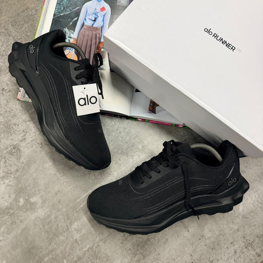 AL0 RUNNER BLACK (PRE-ORDER)