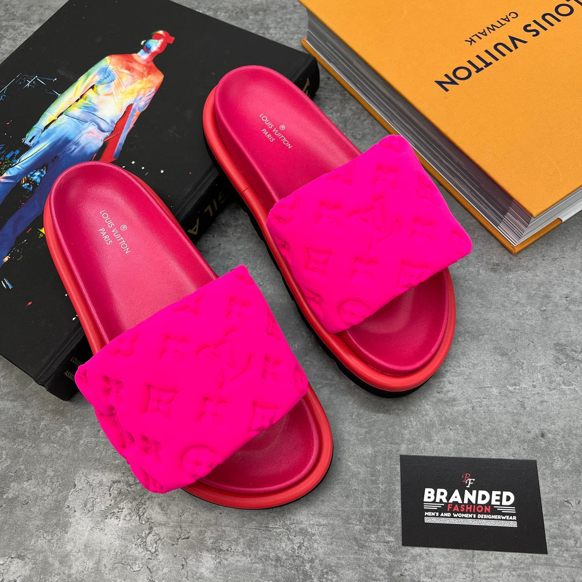 (PRE-ORDER) LVE - PILLOW SLIDES - PINK